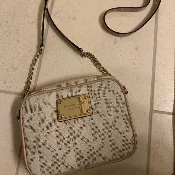 Michael Kors white purse - Picture 5 of 5
